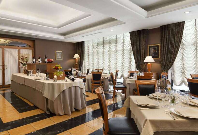 هتل Ramada By Wyndham Naples