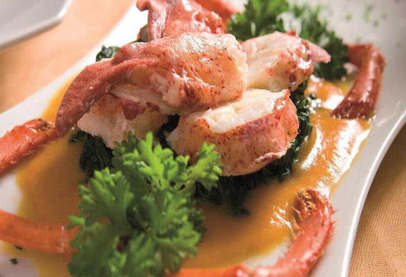 هتل Ramada By Wyndham Naples