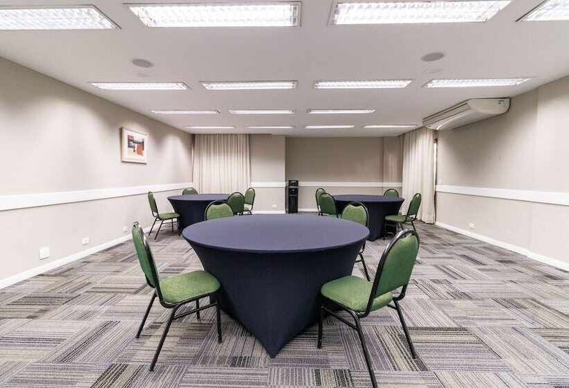 בית מלון כפרי Slaviero Curitiba Shopping