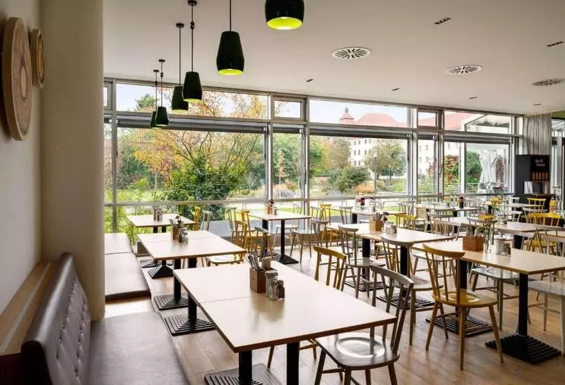 Отель Vienna House Easy By Wyndham Günzburg