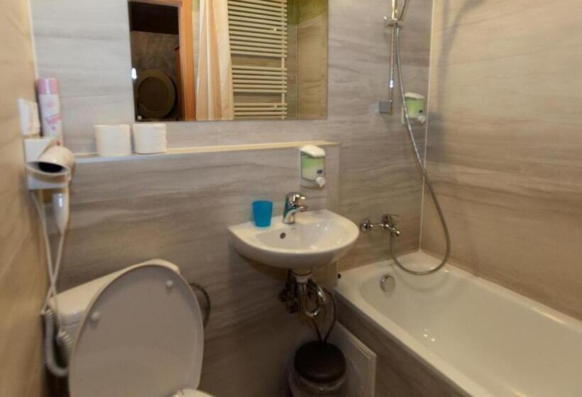 הוסטל Anva House