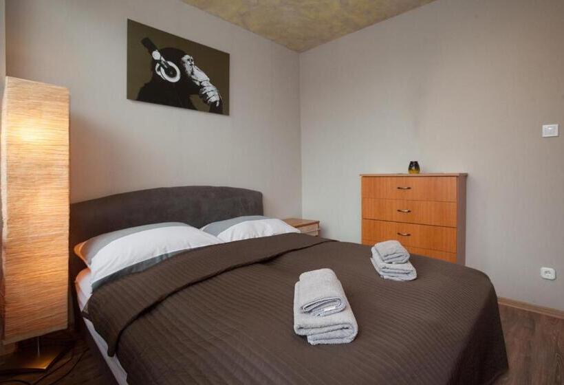 הוסטל Anva House