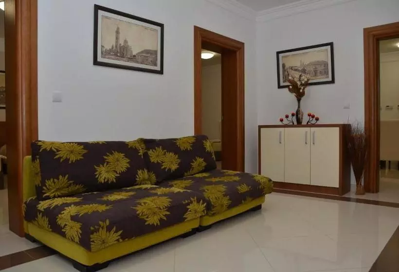 Lux Apartmani Vesna 2