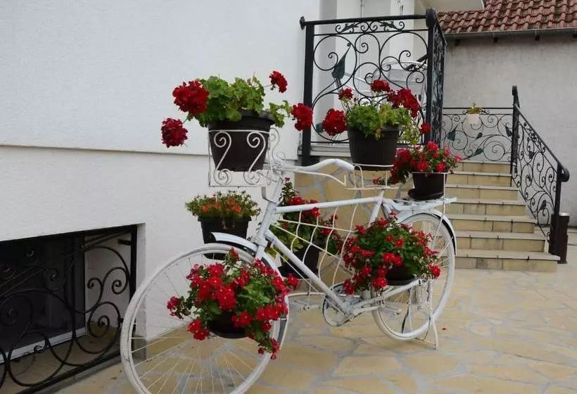 Lux Apartmani Vesna 2