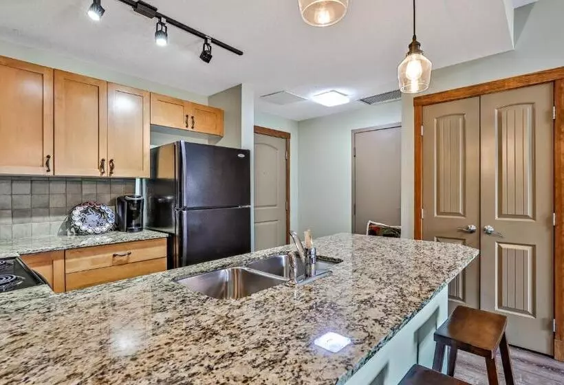 Fenwick Vacation Rentals Inviting Rocky Mountain Hot Tub In Top Rated Condo