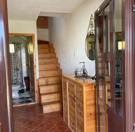 هتل Eco Village Highlander