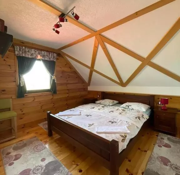 هتل Eco Village Highlander