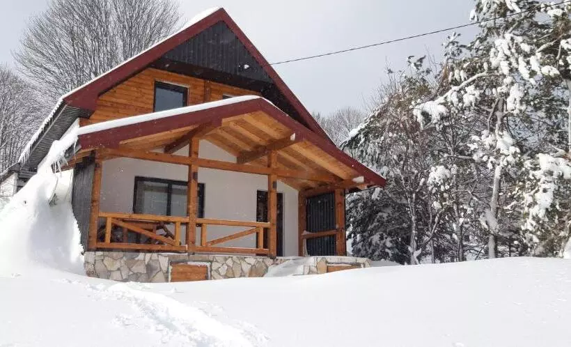 هتل Eco Village Highlander