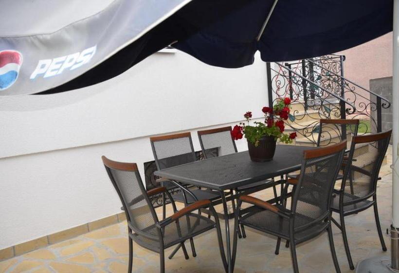 Lux Apartmani Vesna 2