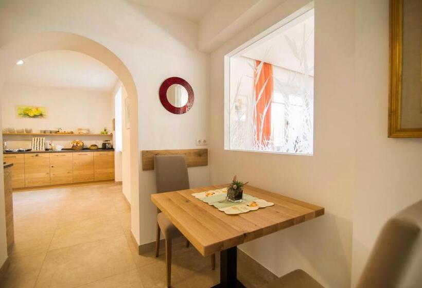 پانسیون Garni Gartenheim