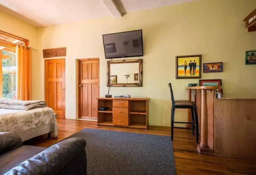 پانسیون Lake Front Suite At Los Elementos