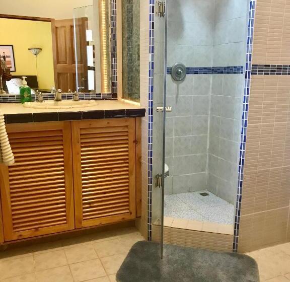 پانسیون Lake Front Suite At Los Elementos