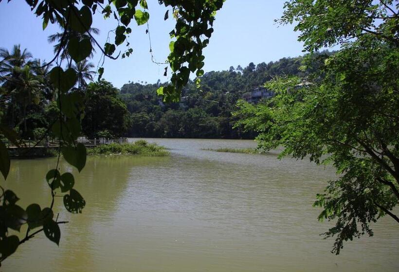 پانسیون Mahaweli Shades