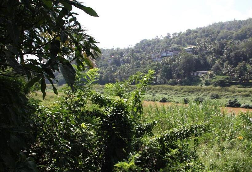 پانسیون Mahaweli Shades