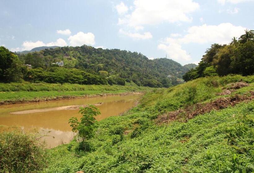 پانسیون Mahaweli Shades