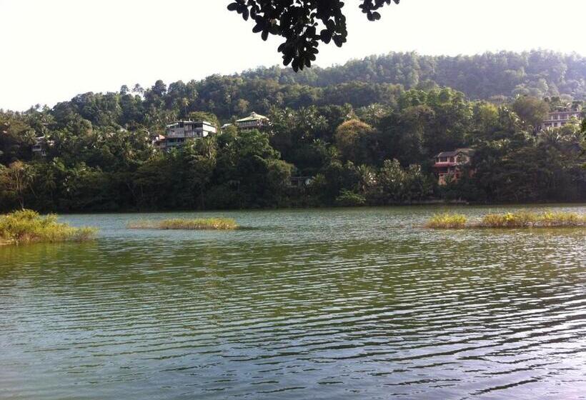 پانسیون Mahaweli Shades