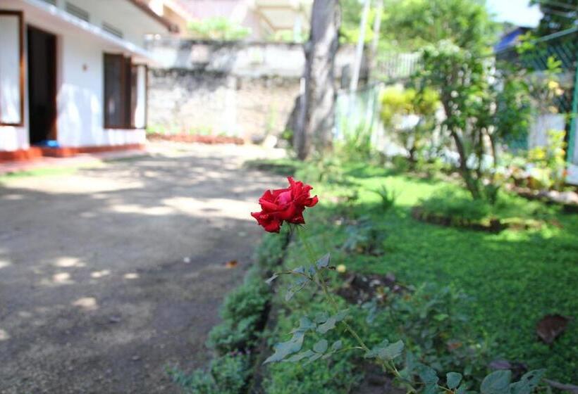 پانسیون Mahaweli Shades