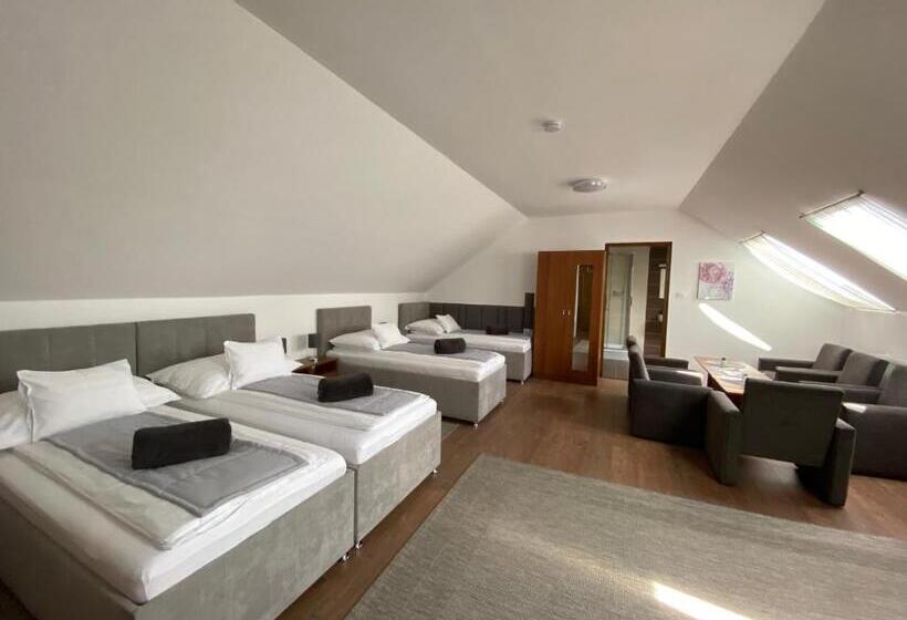 Пансион Riviéra Apartmanok