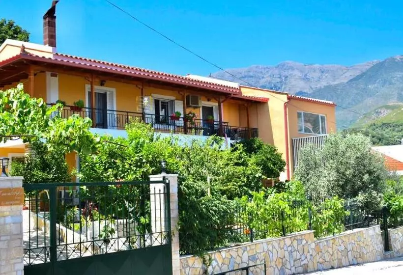 پانسیون Tzavelitiko Home