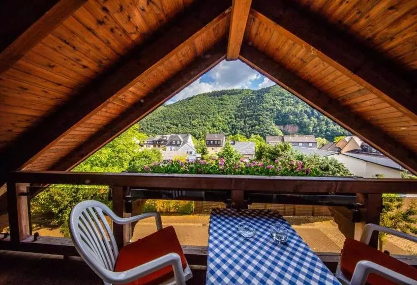 Majatalo Ferienhaus Anne Und Weingut Willi Fett