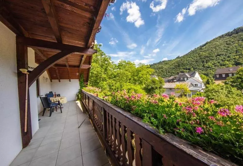 Majatalo Ferienhaus Anne Und Weingut Willi Fett