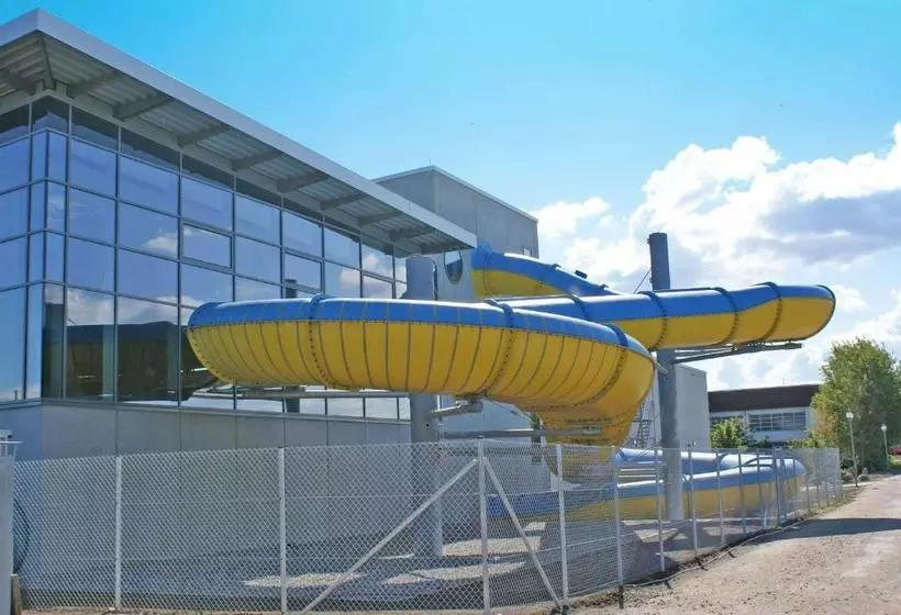 Lomakeskus Zeltdachhaus Mit Tv Im Schlafzimme