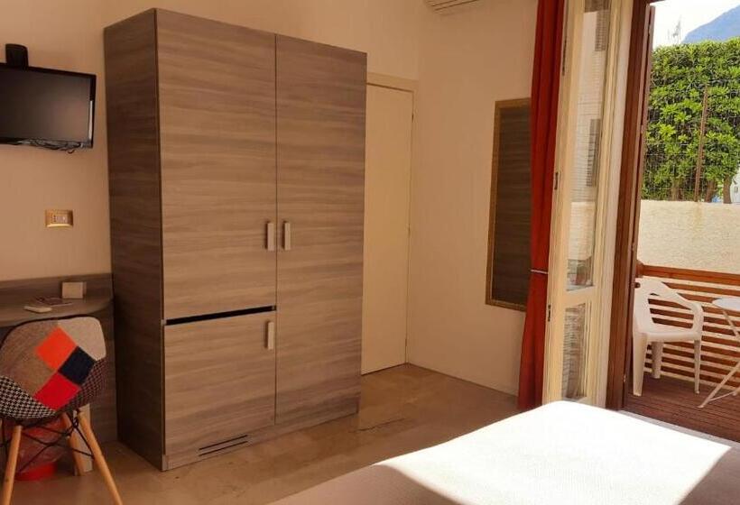 Отель Albergo Bouganville