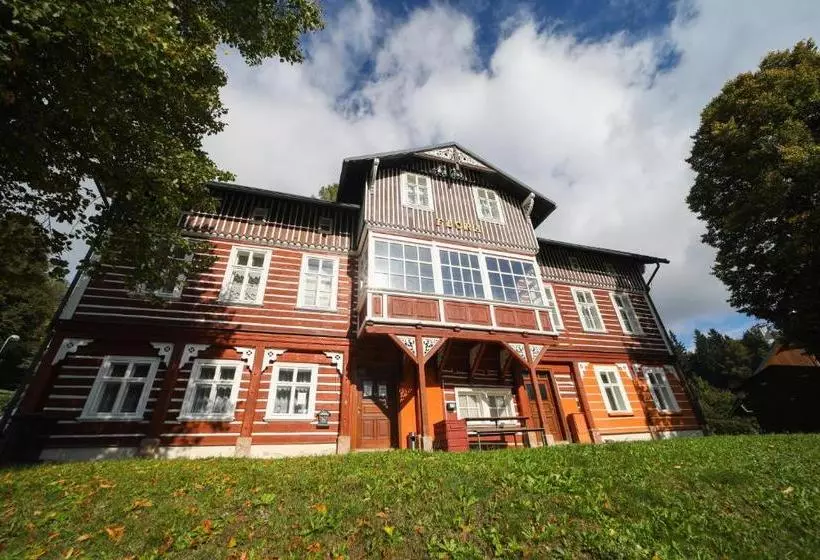 Majatalo Penzion Flora