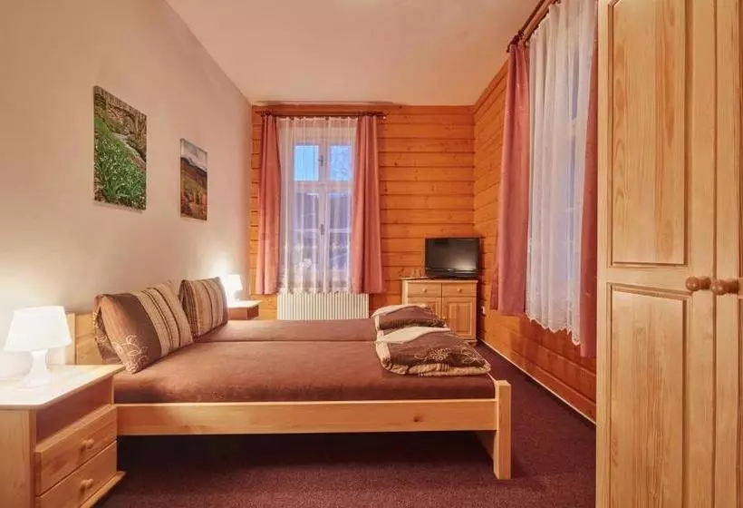 Majatalo Penzion Flora