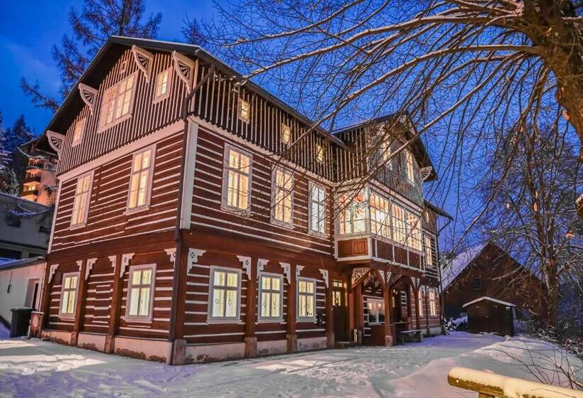 Majatalo Penzion Flora