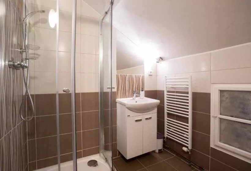 Majatalo Penzion Flora