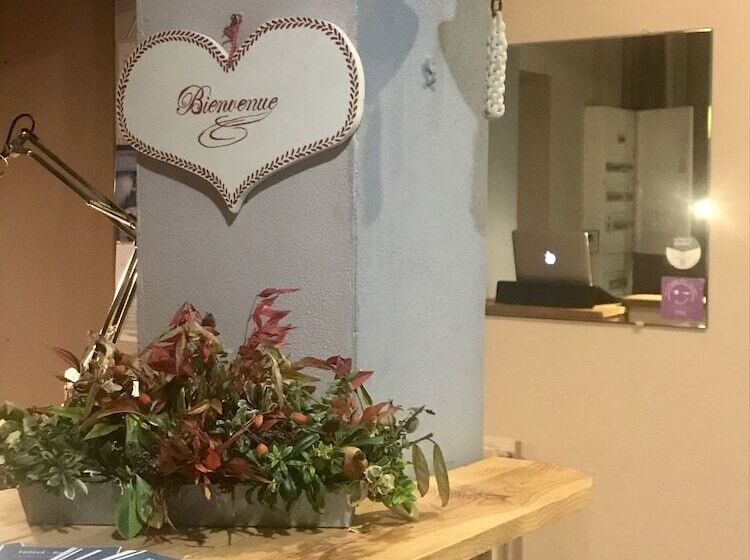 Отель Maison D Hoursentut