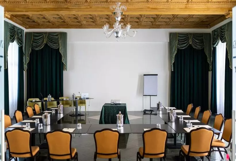 ホテル Araba Fenice