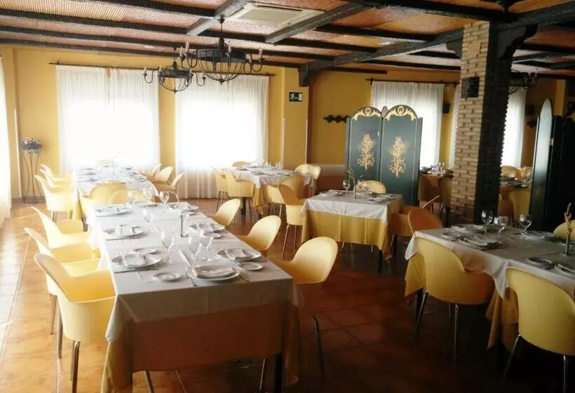 Отель Sierra De Andujar