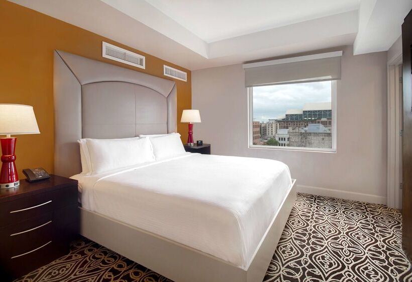 هتل The Sam Houston Curio Collection By Hilton