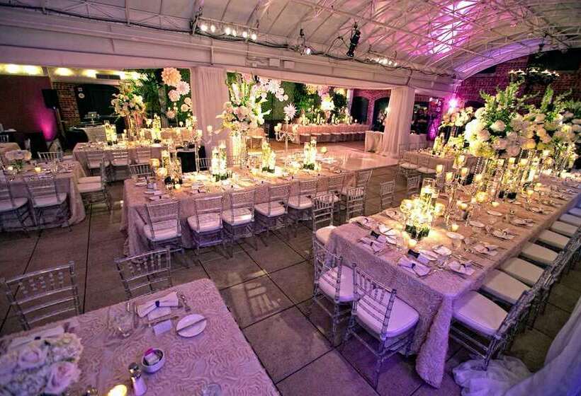 هتل The Sam Houston Curio Collection By Hilton