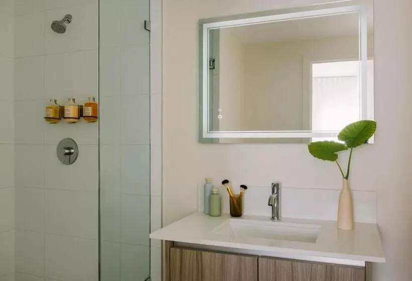 Отель Sonder The Deco