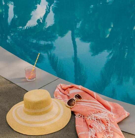 هتل Sonder The Deco