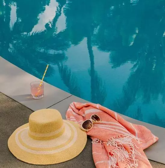 Отель Sonder The Deco