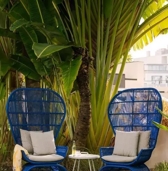 Отель Sonder The Deco