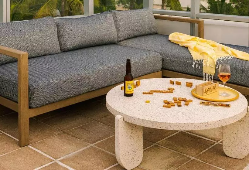 Отель Sonder The Deco