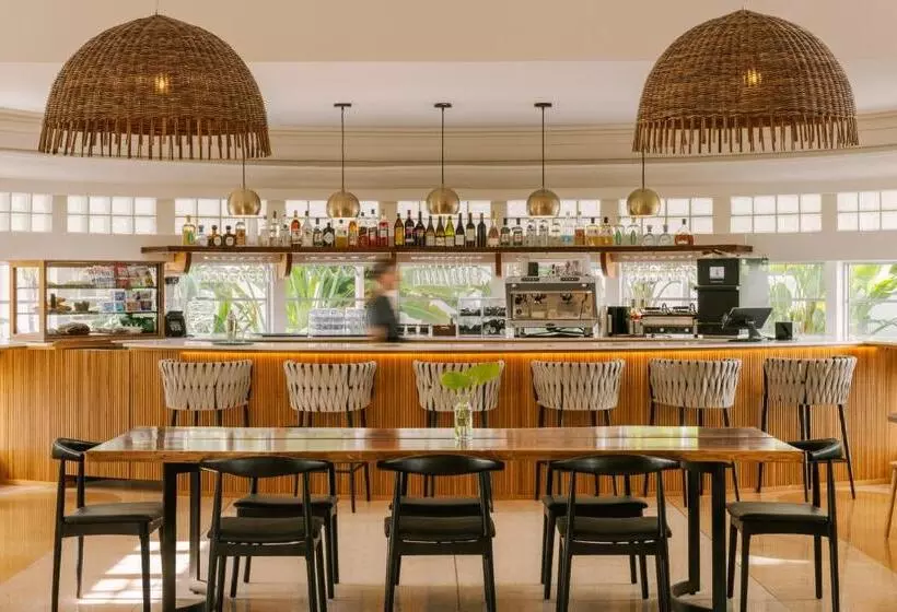 Отель Sonder The Deco