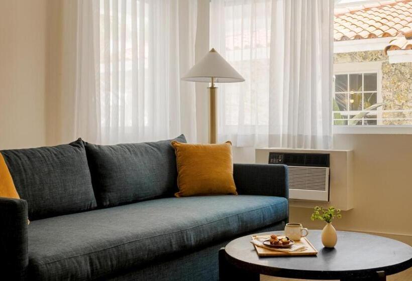 هتل Sonder The Deco