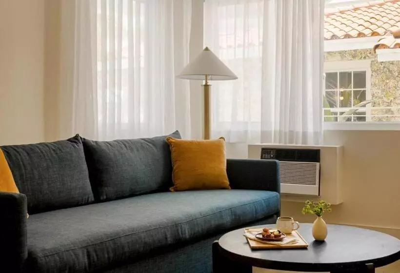 Отель Sonder The Deco