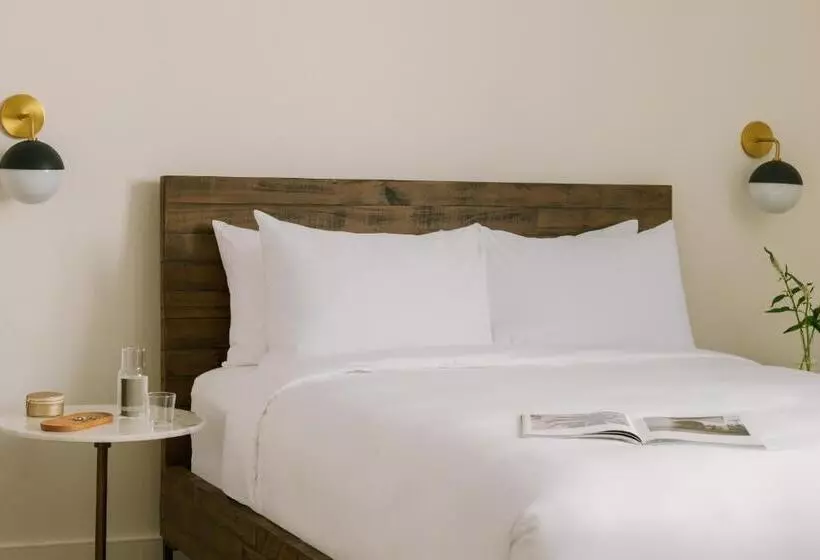 Отель Sonder The Deco