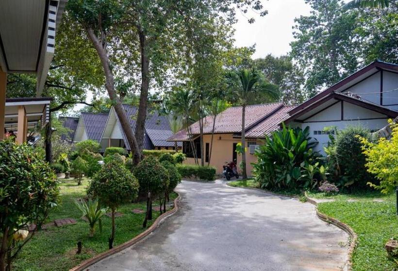 בית מלון כפרי Tompizza Resort