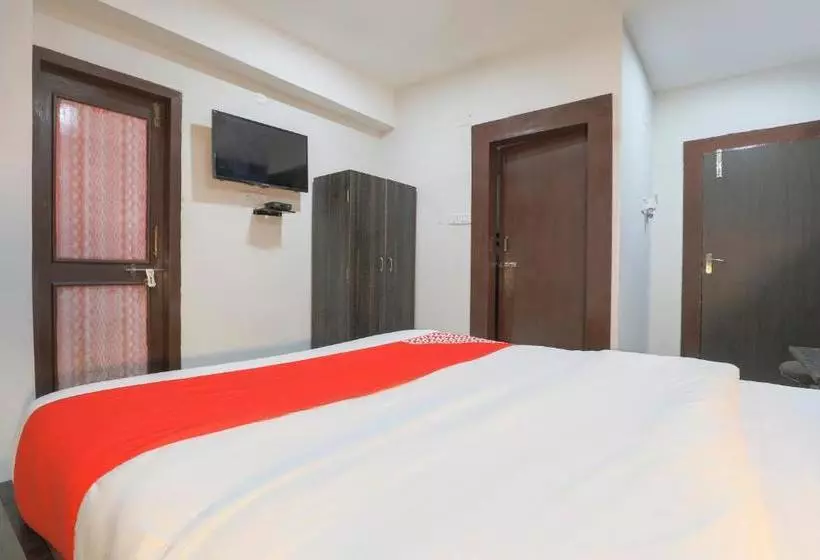 Hotelli Oyo 70770 Sundari