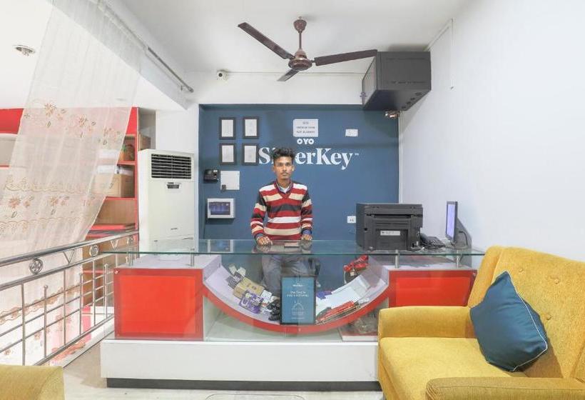 Отель Oyo 70770 Sundari