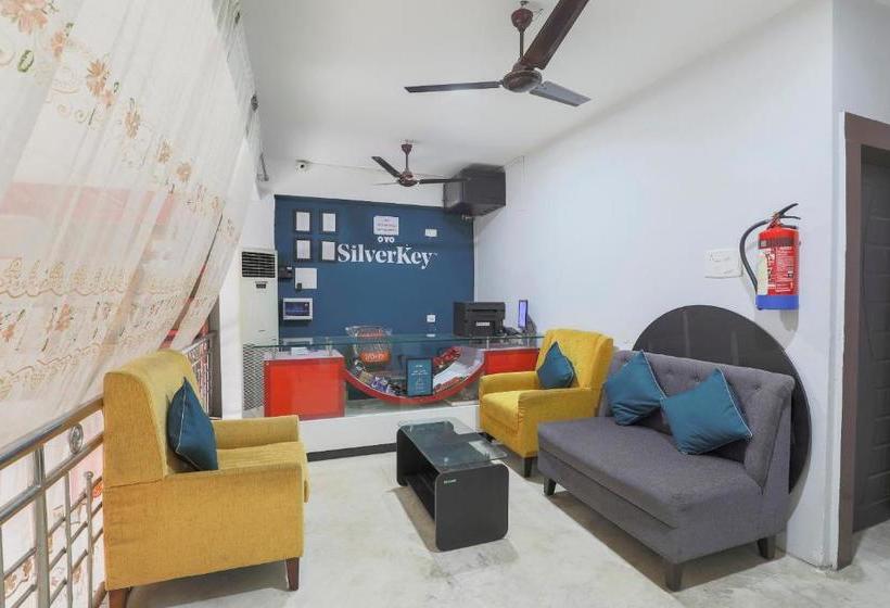 Отель Oyo 70770 Sundari