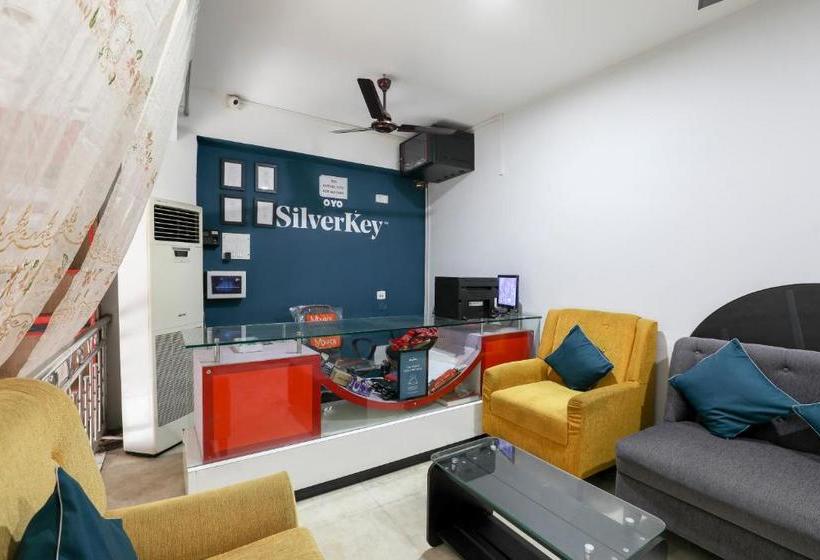 Отель Oyo 70770 Sundari